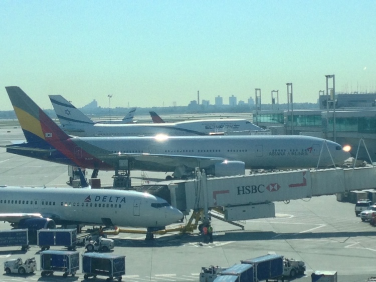 Swiss Lounge Asiana 777-200ER